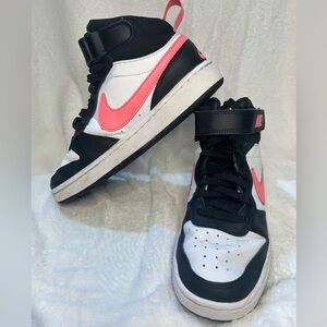SOLD Nike panda high tops size 4Y eur36.